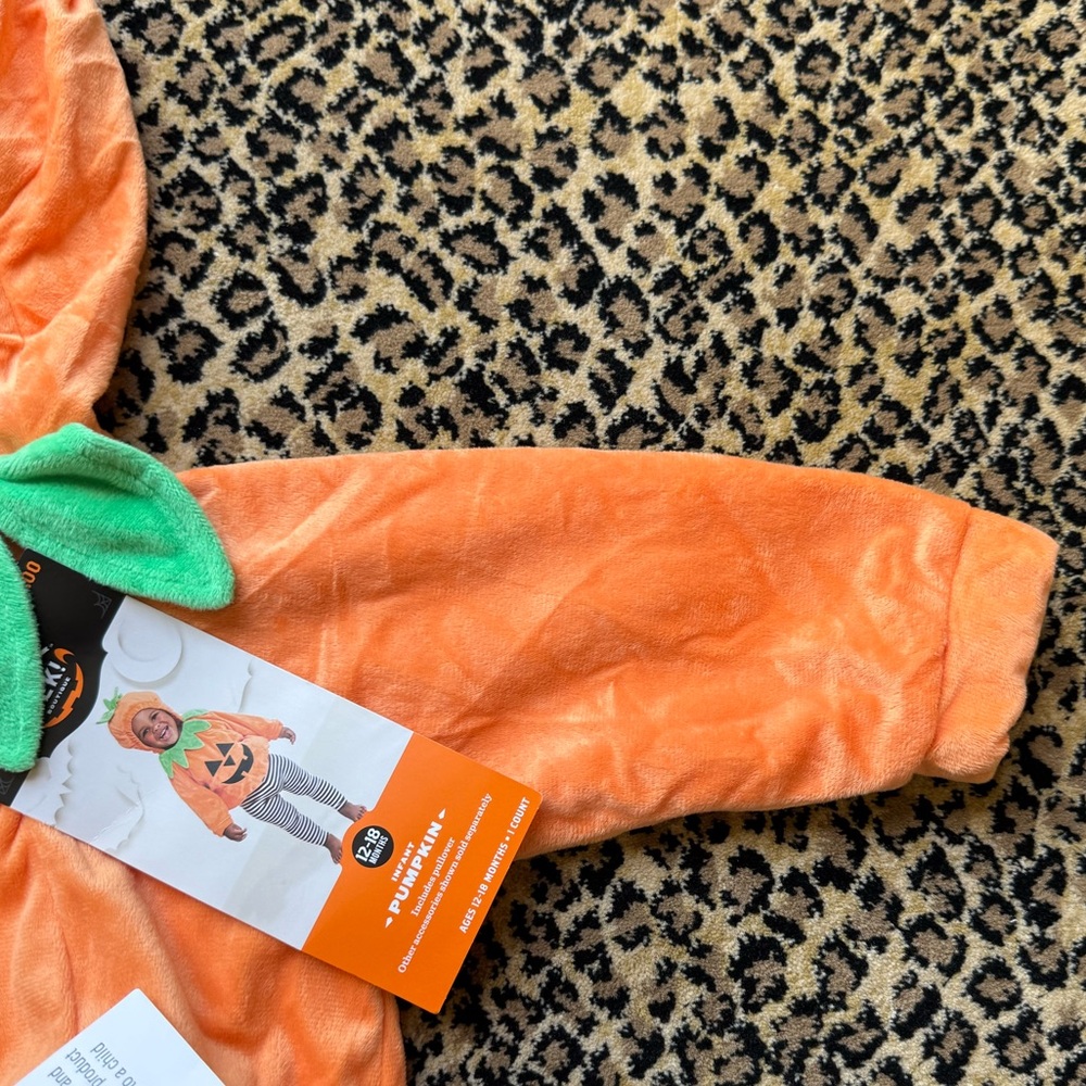 Pumpkin costume (12-18 months) (NWT) - Picture 5 of 13